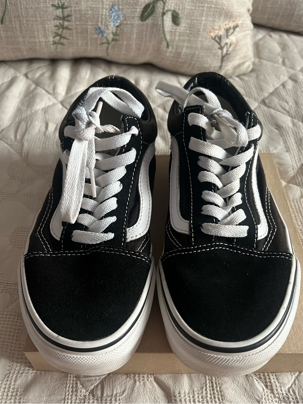 Vans Black and White Classic Old Skool Size 6 Womens - Picture 6 of 7